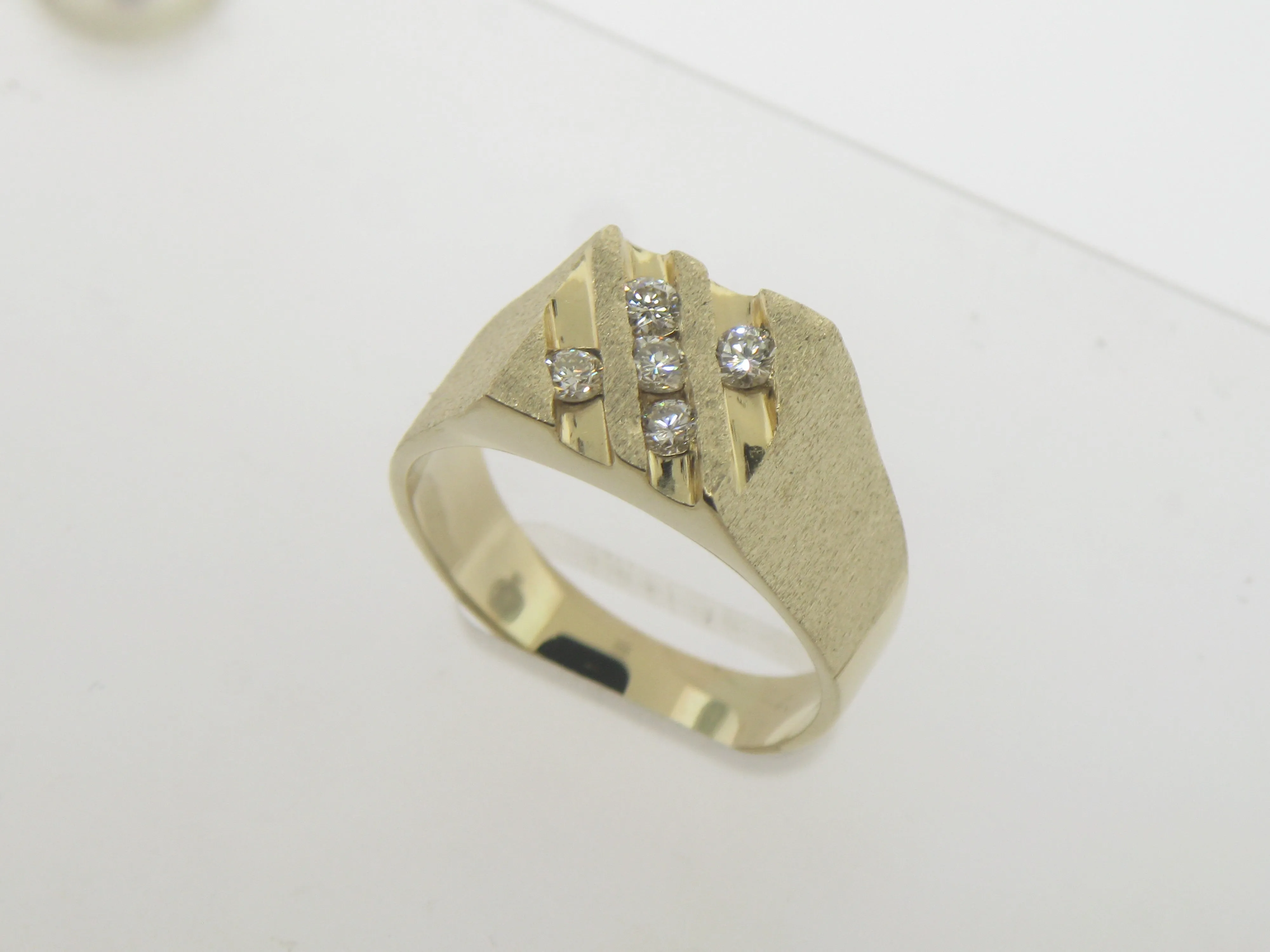 14K Yellow Gold Gentlemen's 5 Diamond Ring .50 cttw Size 12.25 (Estate Jewelry)